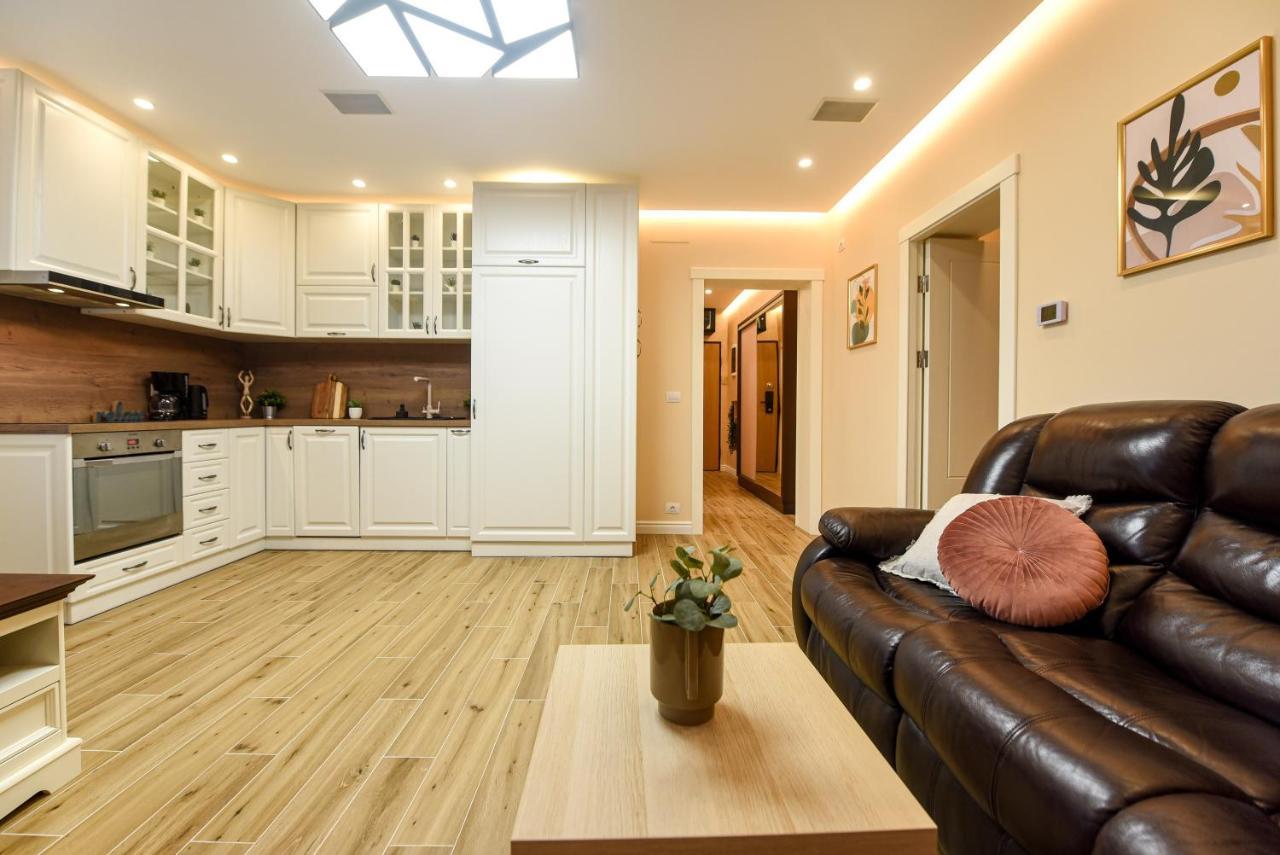 Green Leafy Brasov - Ideal 2 Bedroom Apartment Eksteriør bilde